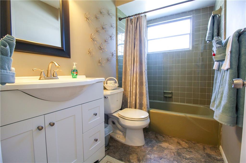 2806 TAUNTON DR W — photo 23