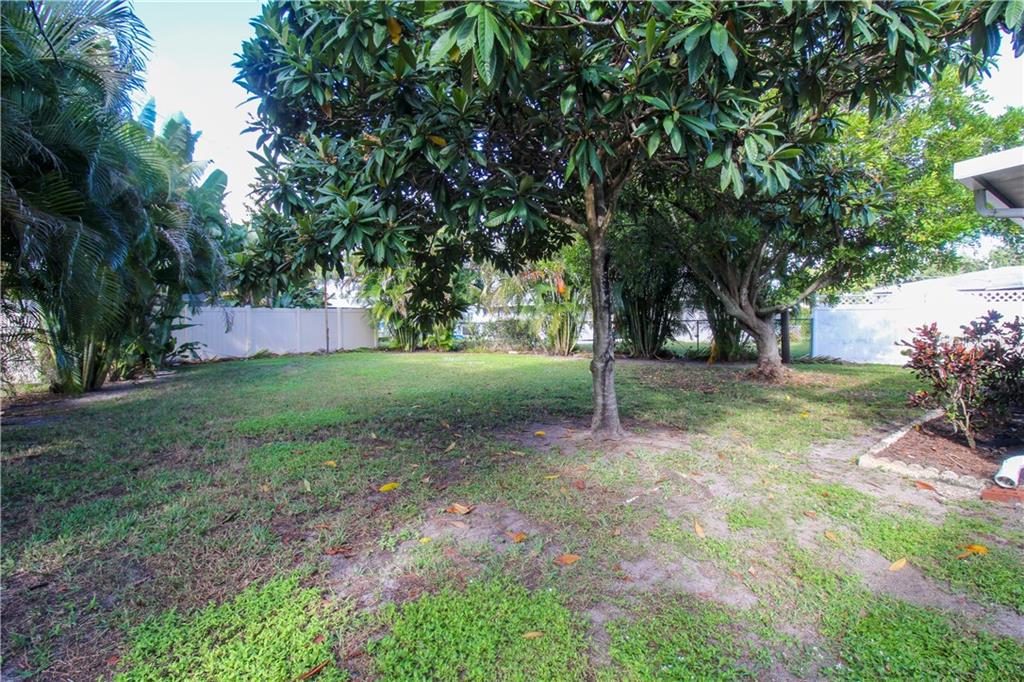 2806 TAUNTON DR W — photo 34