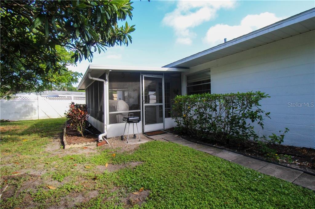 2806 TAUNTON DR W — photo 35