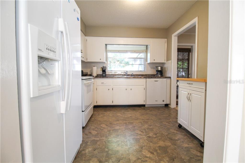 2806 TAUNTON DR W — photo 10