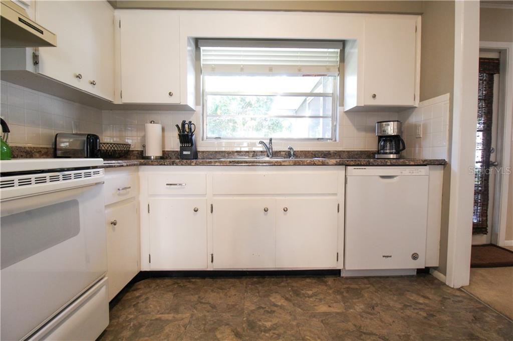 2806 TAUNTON DR W — photo 12