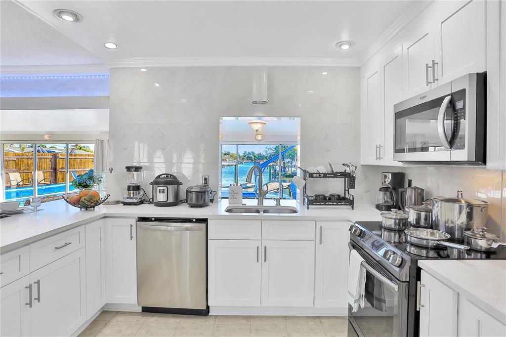 4315 ROYAL PALM DR — photo 9