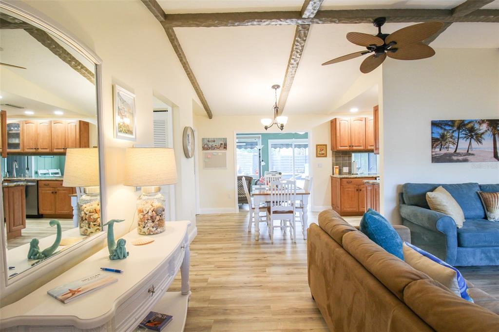 3852 GATEWOOD DR — photo 9