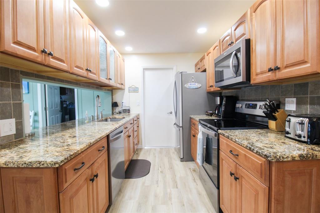 3852 GATEWOOD DR — photo 28