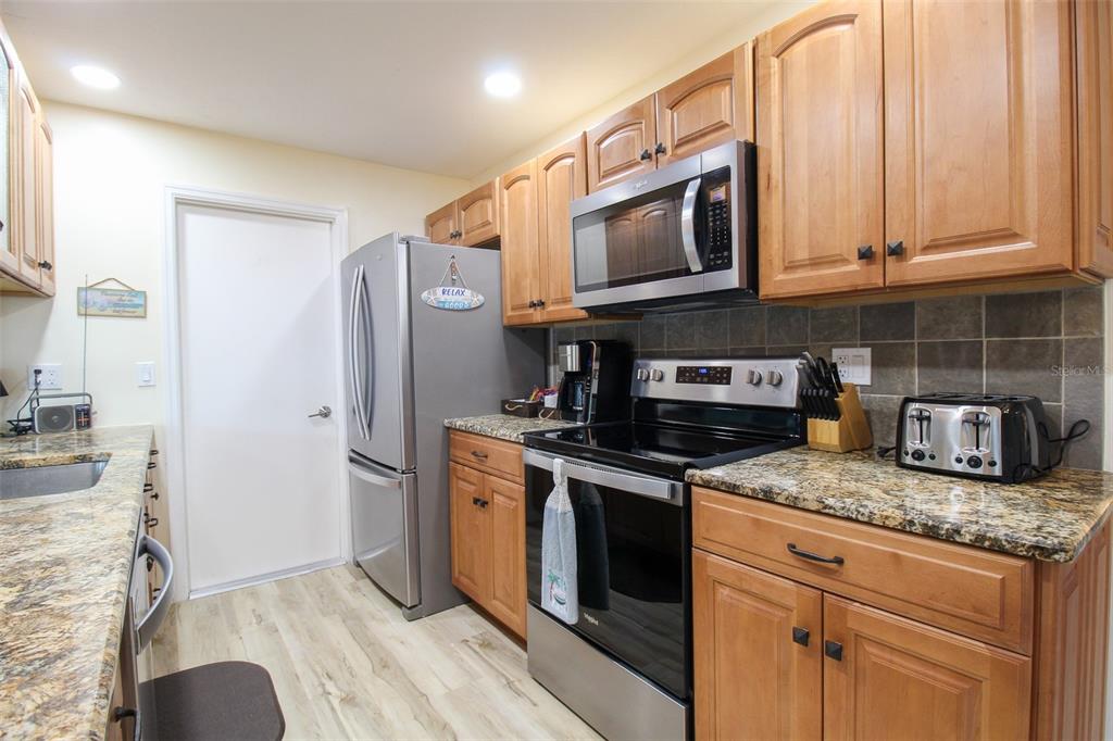 3852 GATEWOOD DR — photo 30