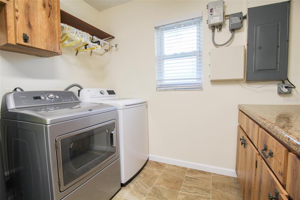 3852 GATEWOOD DR — photo 37