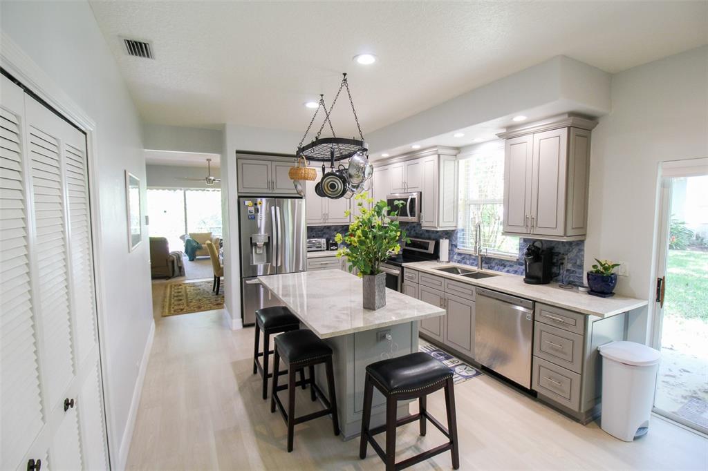 Home in BRADENTON — photo 3
