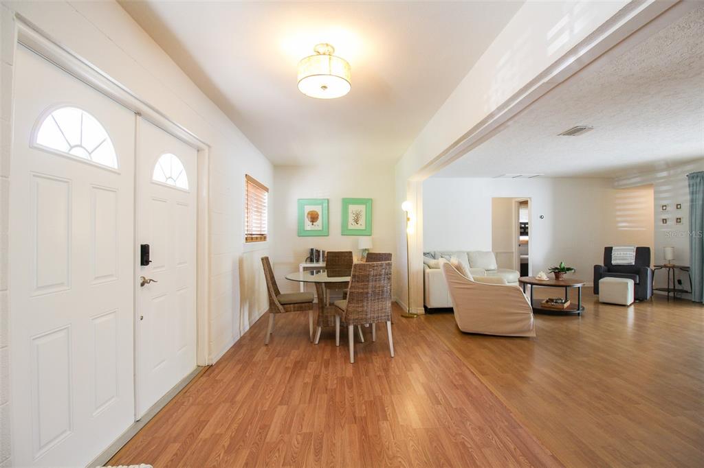 3223 ROWENA ST — photo 7