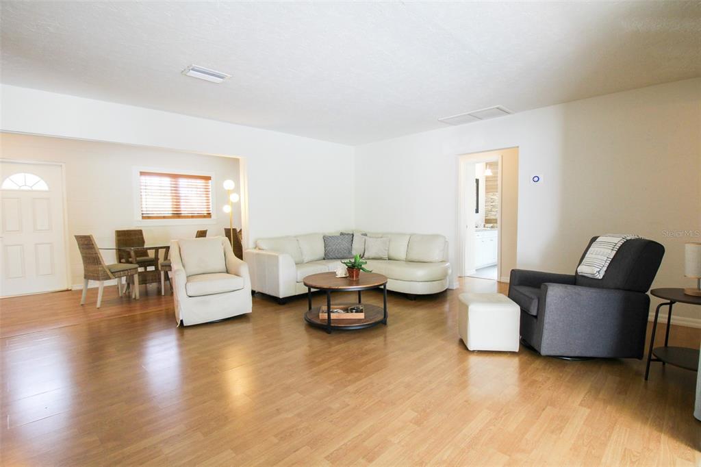 3223 ROWENA ST — photo 12