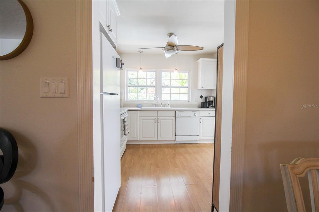 3223 ROWENA ST — photo 14