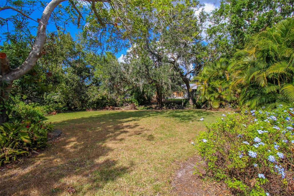 3223 ROWENA ST — photo 47