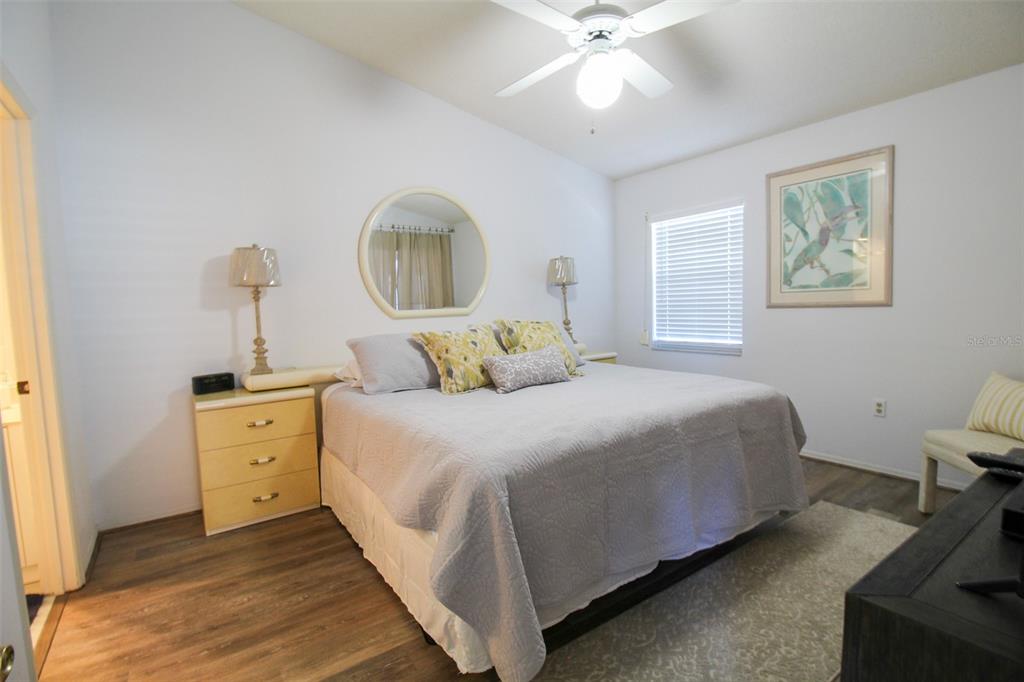 502 SANDERLING CIR — photo 35