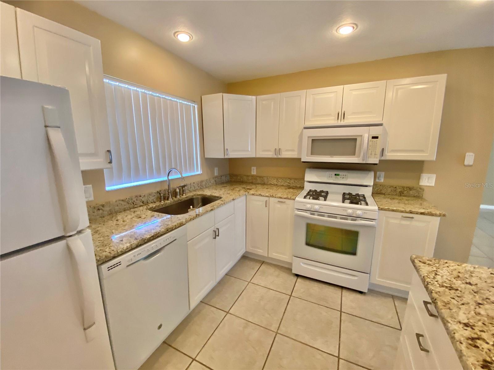 10401 LARISSA ST — photo 2
