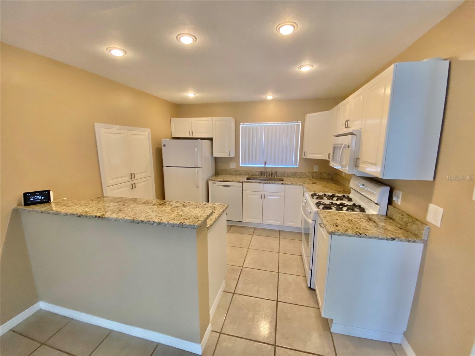 10401 LARISSA ST — photo 3