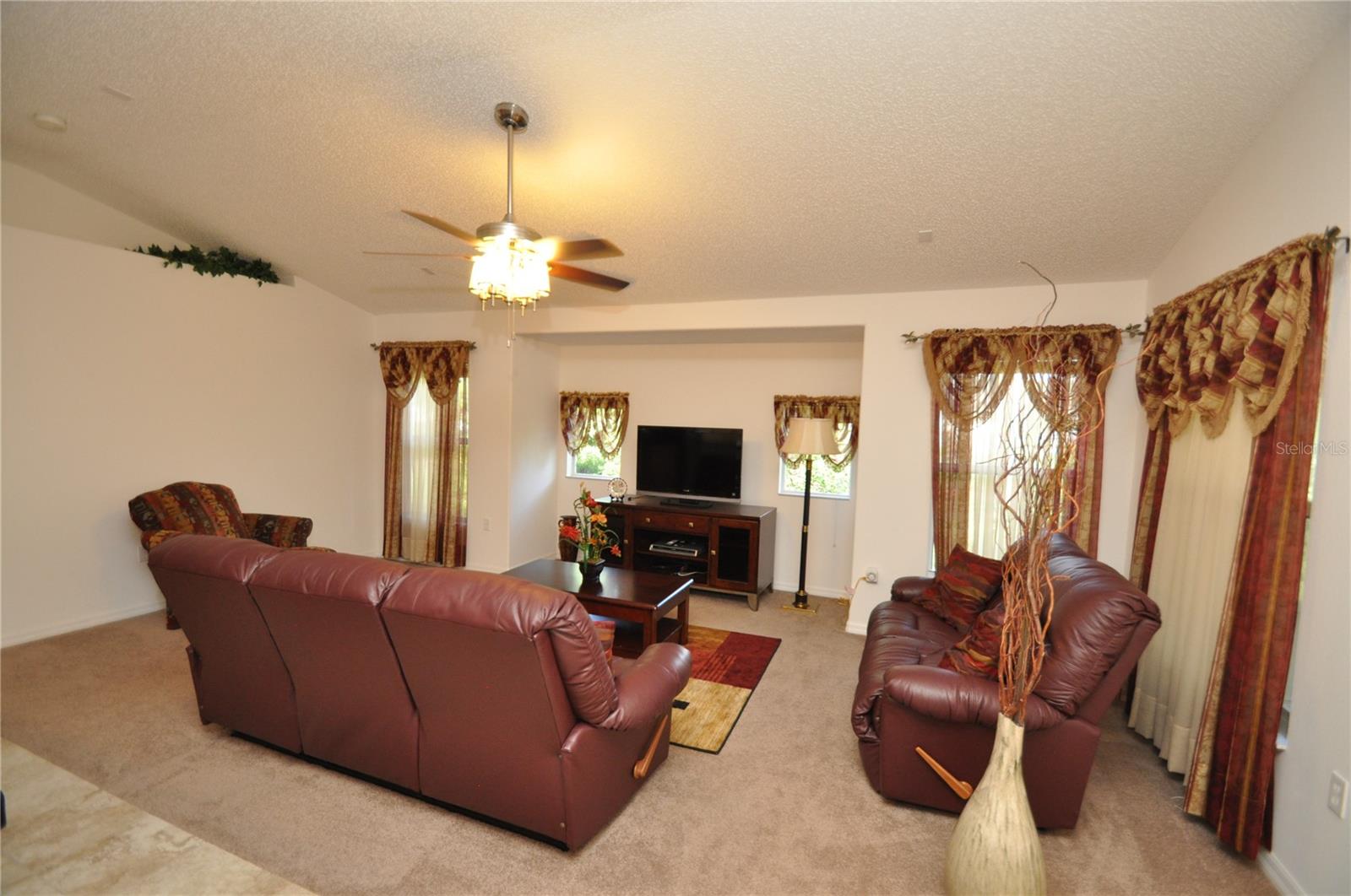 192 PINE GROVE DR — photo 10