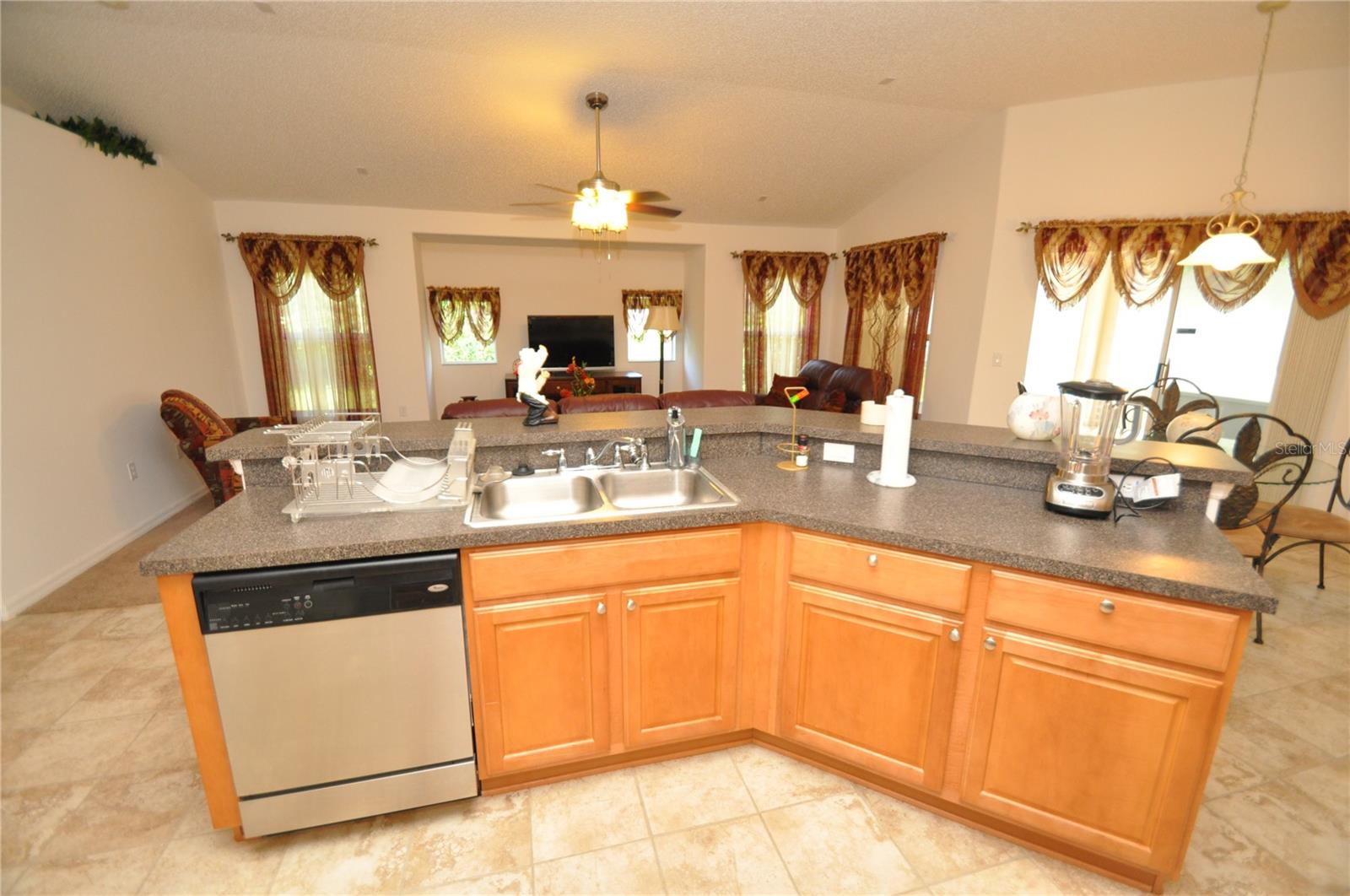 192 PINE GROVE DR — photo 8