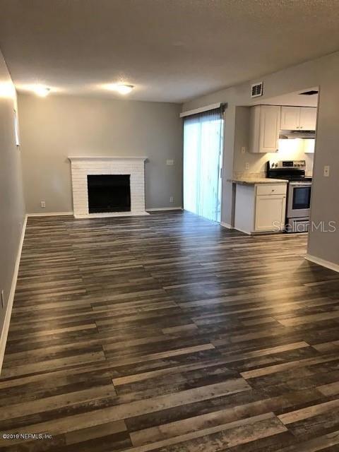 2300 TWELVE OAKS DR #J6 — photo 4