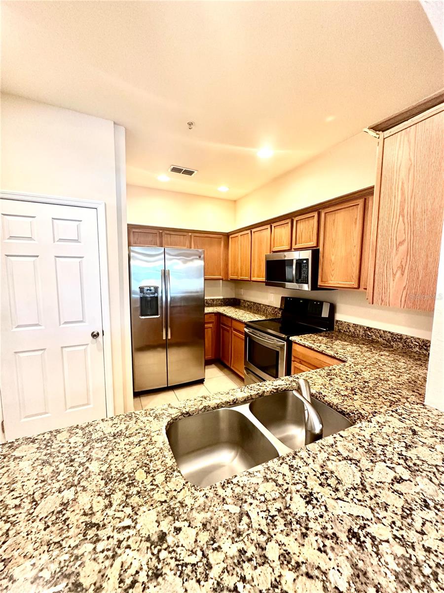 3008 ASHLAND LN S — photo 8