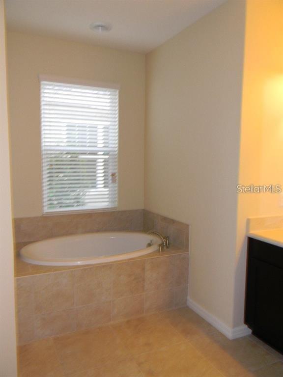 5729 SUNFLOWER CIR — photo 8