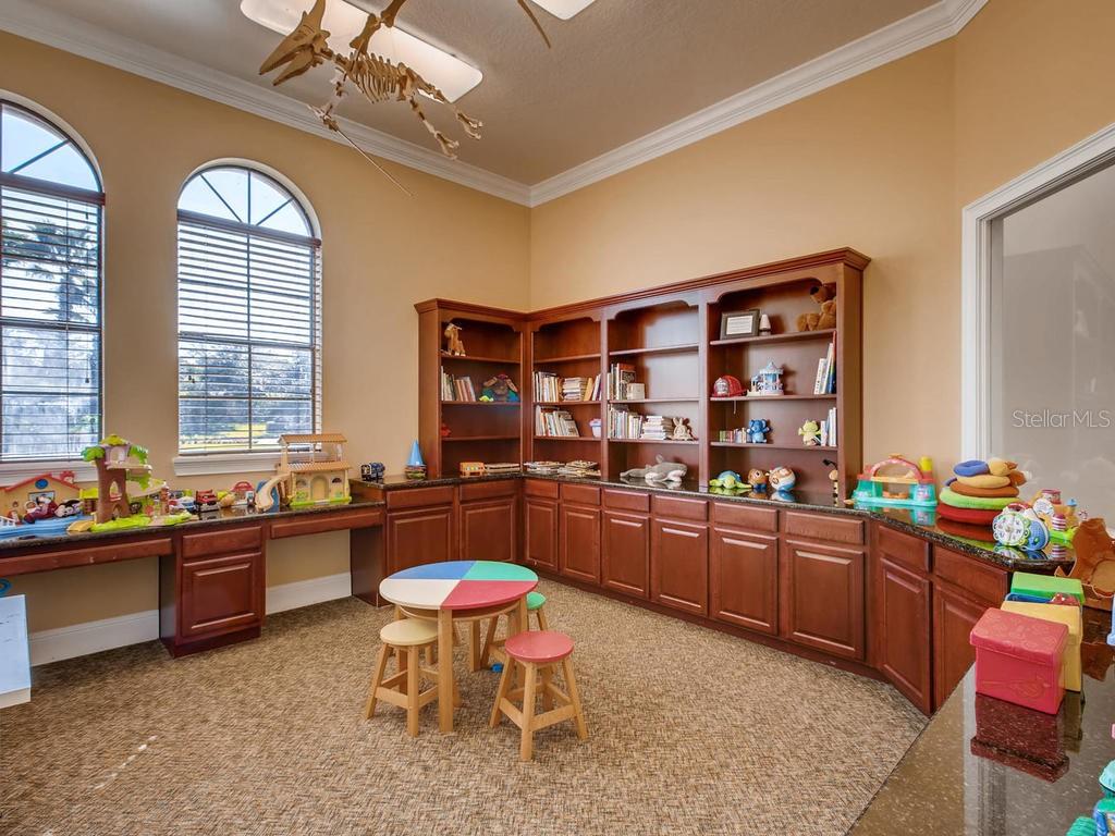 679 LAZIO CIR — photo 40