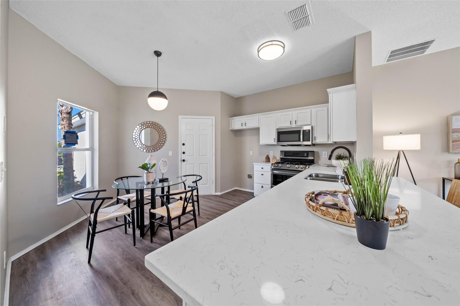 745 JAYBEE AVE — photo 5