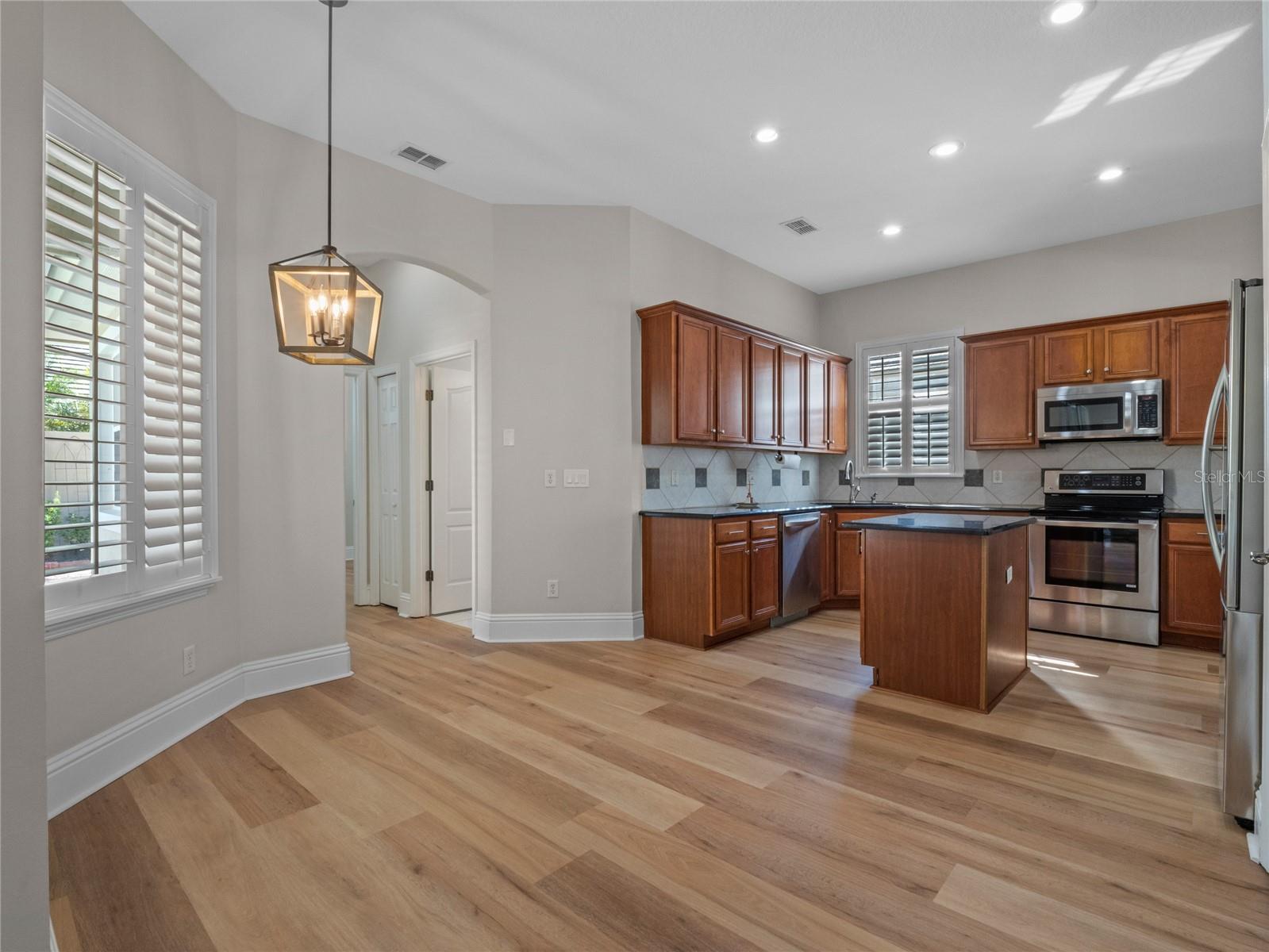 10531 HOLLY CREST DR — photo 22