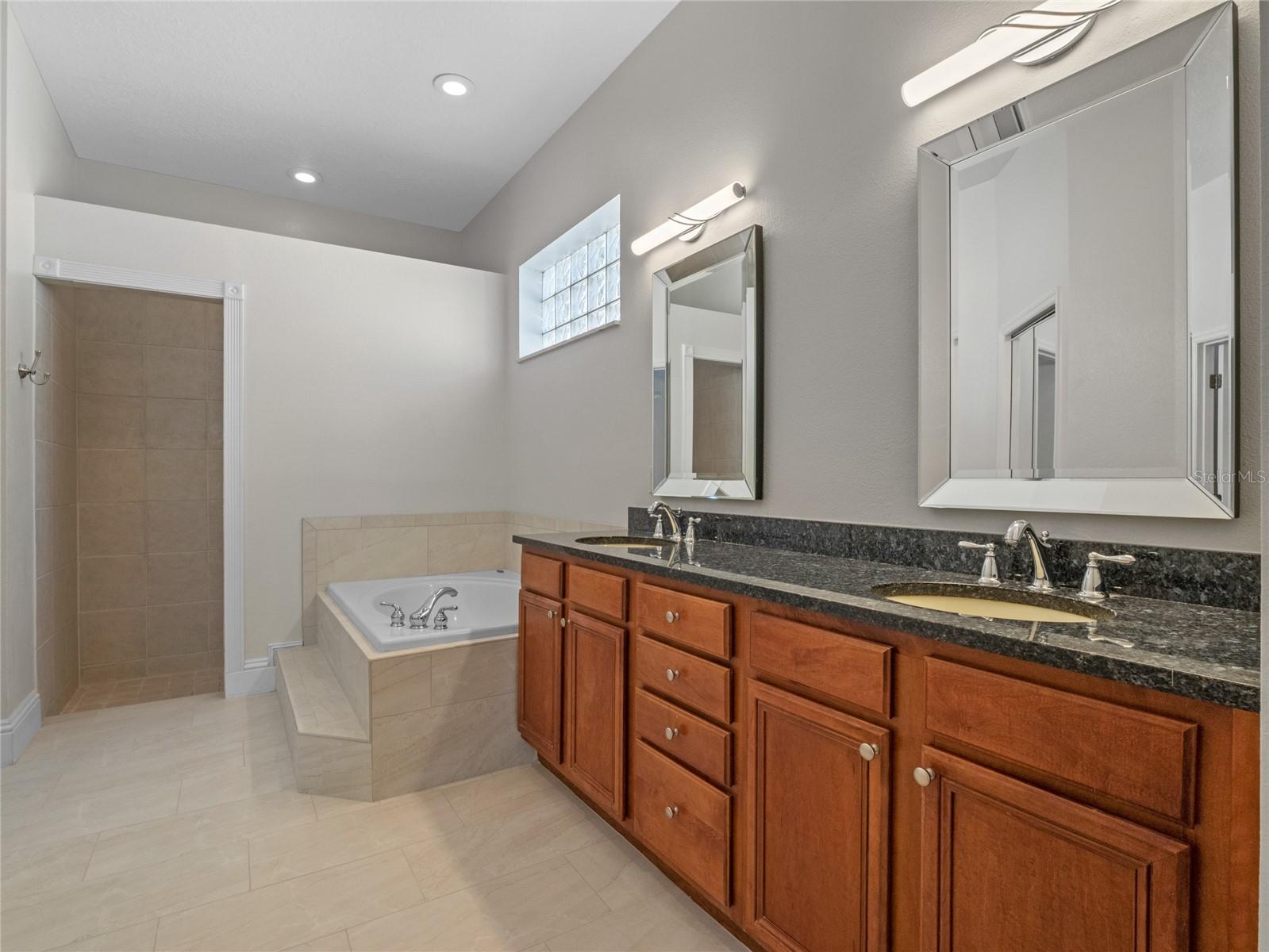 10531 HOLLY CREST DR — photo 26