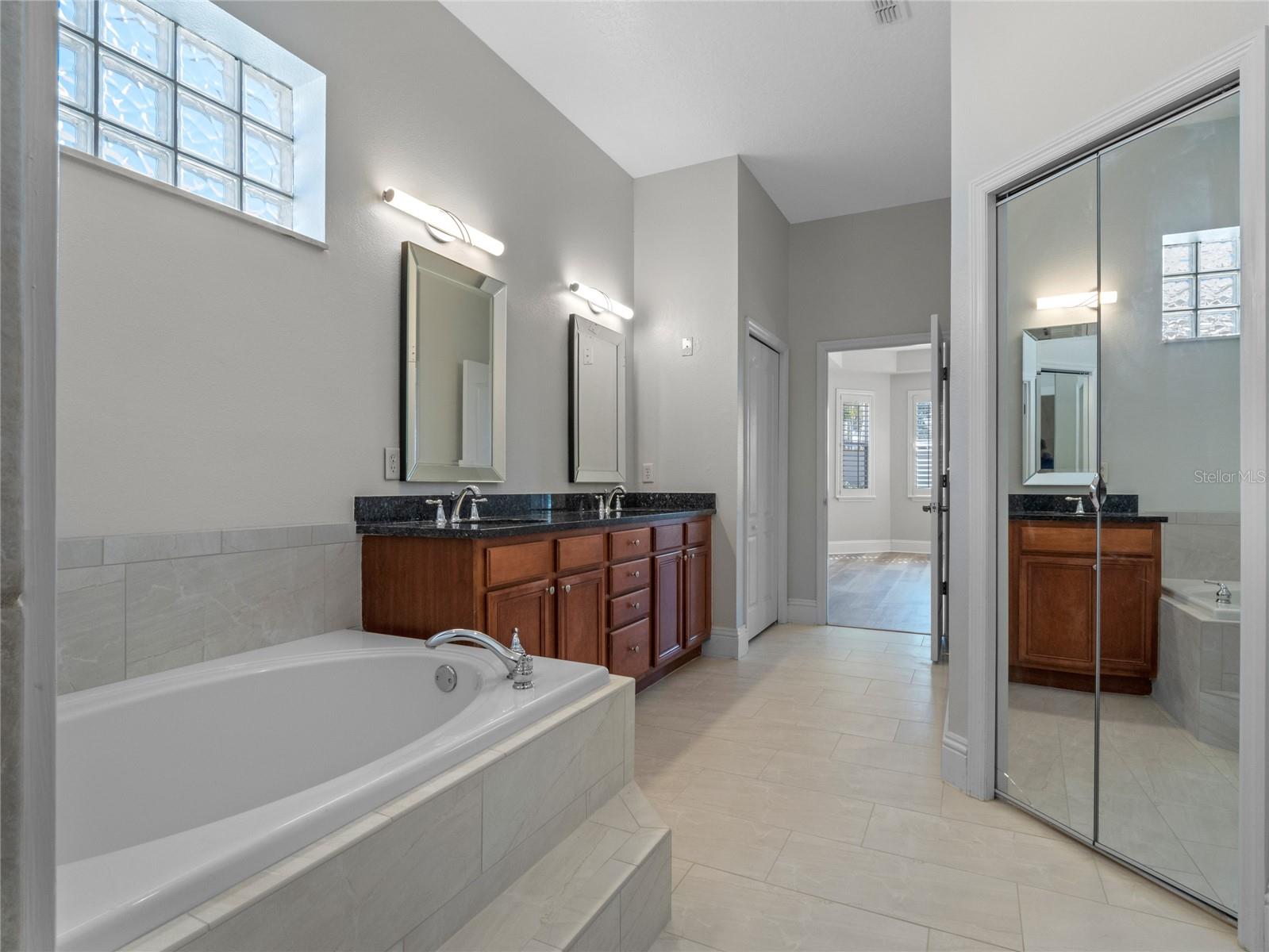 10531 HOLLY CREST DR — photo 27
