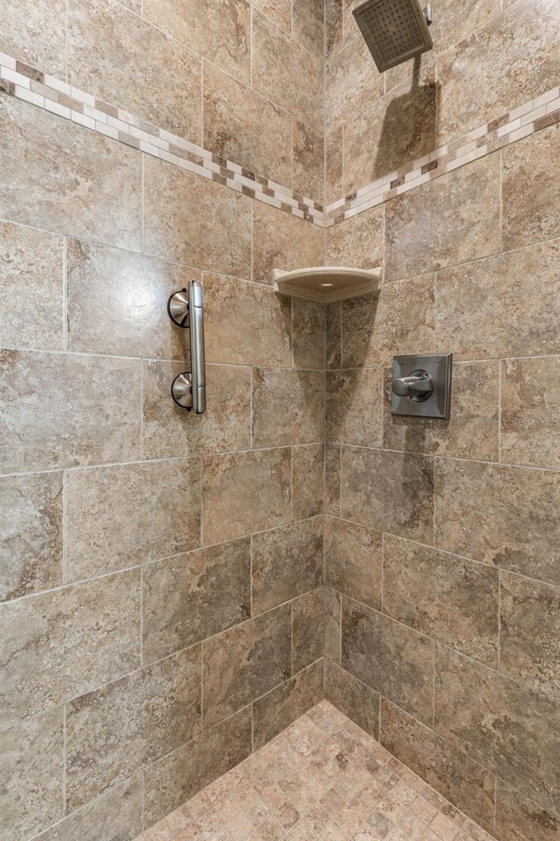 155 HERON DR — photo 37