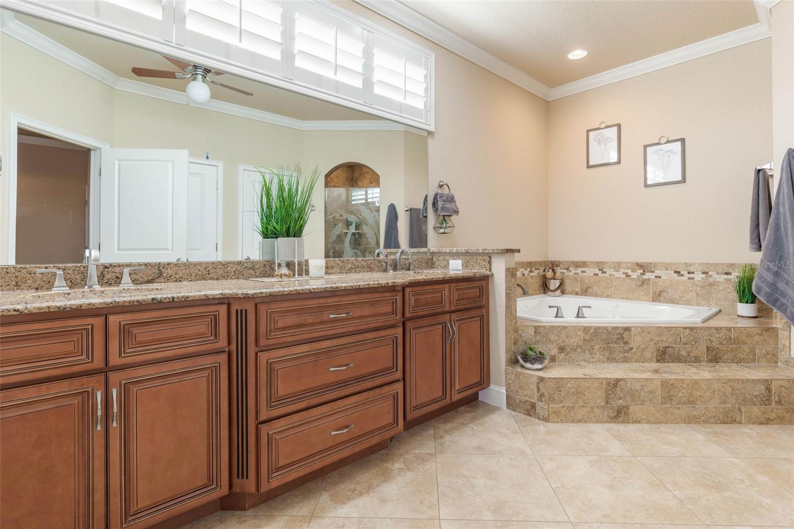 155 HERON DR — photo 33