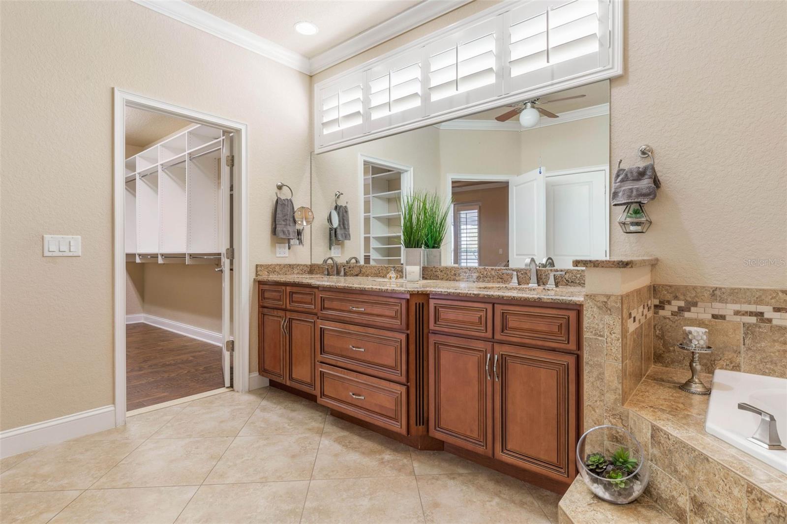 155 HERON DR — photo 38