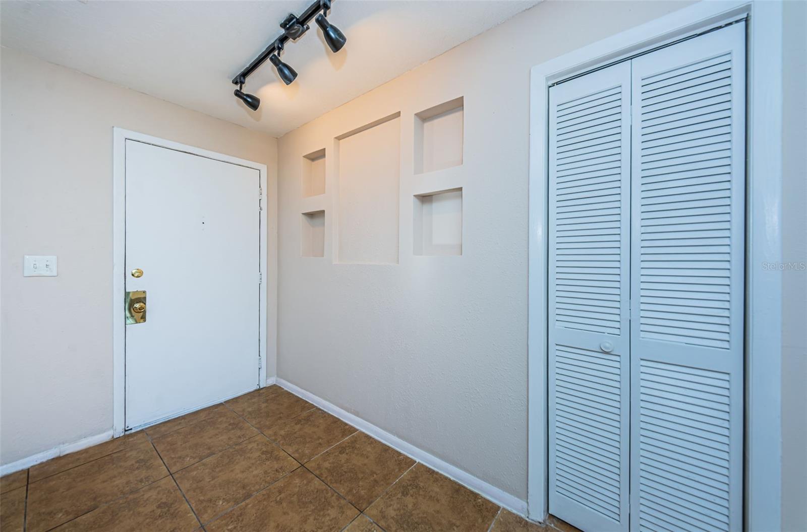 180 INGRID PL — photo 9