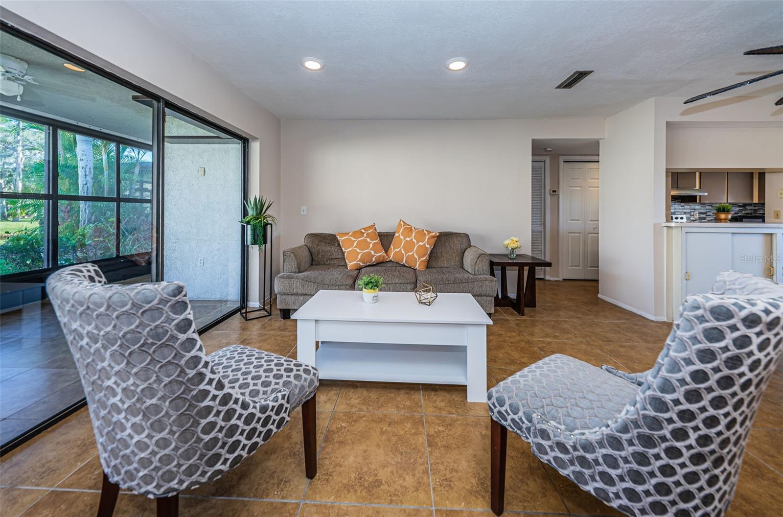 180 INGRID PL — photo 11