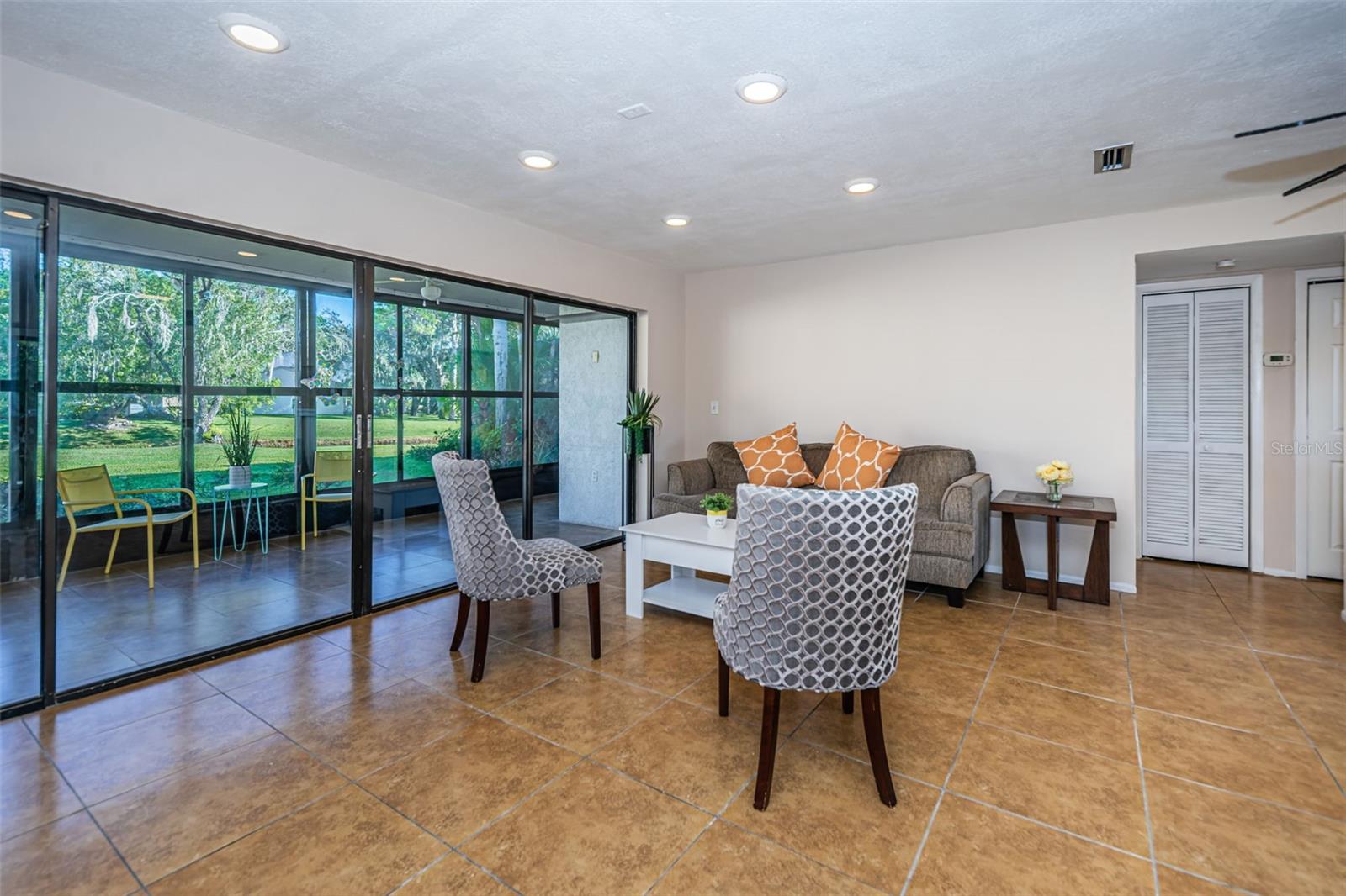 180 INGRID PL — photo 13