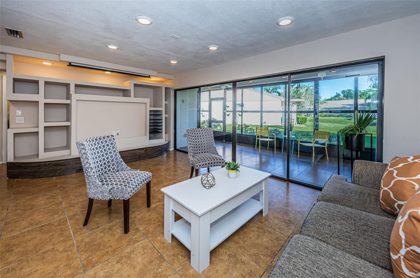180 INGRID PL — photo 14