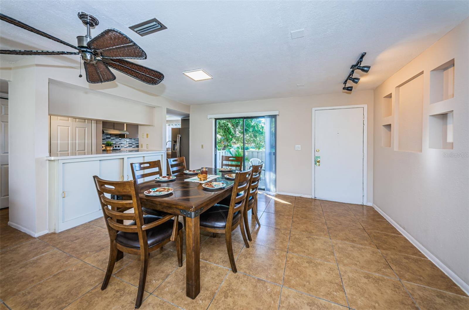 180 INGRID PL — photo 15