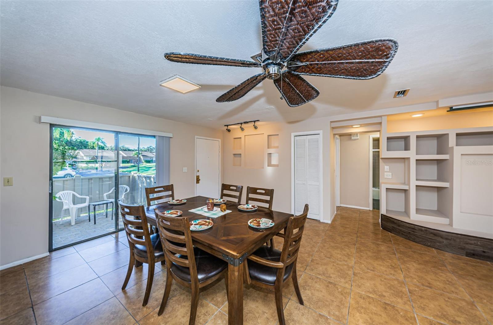 180 INGRID PL — photo 16