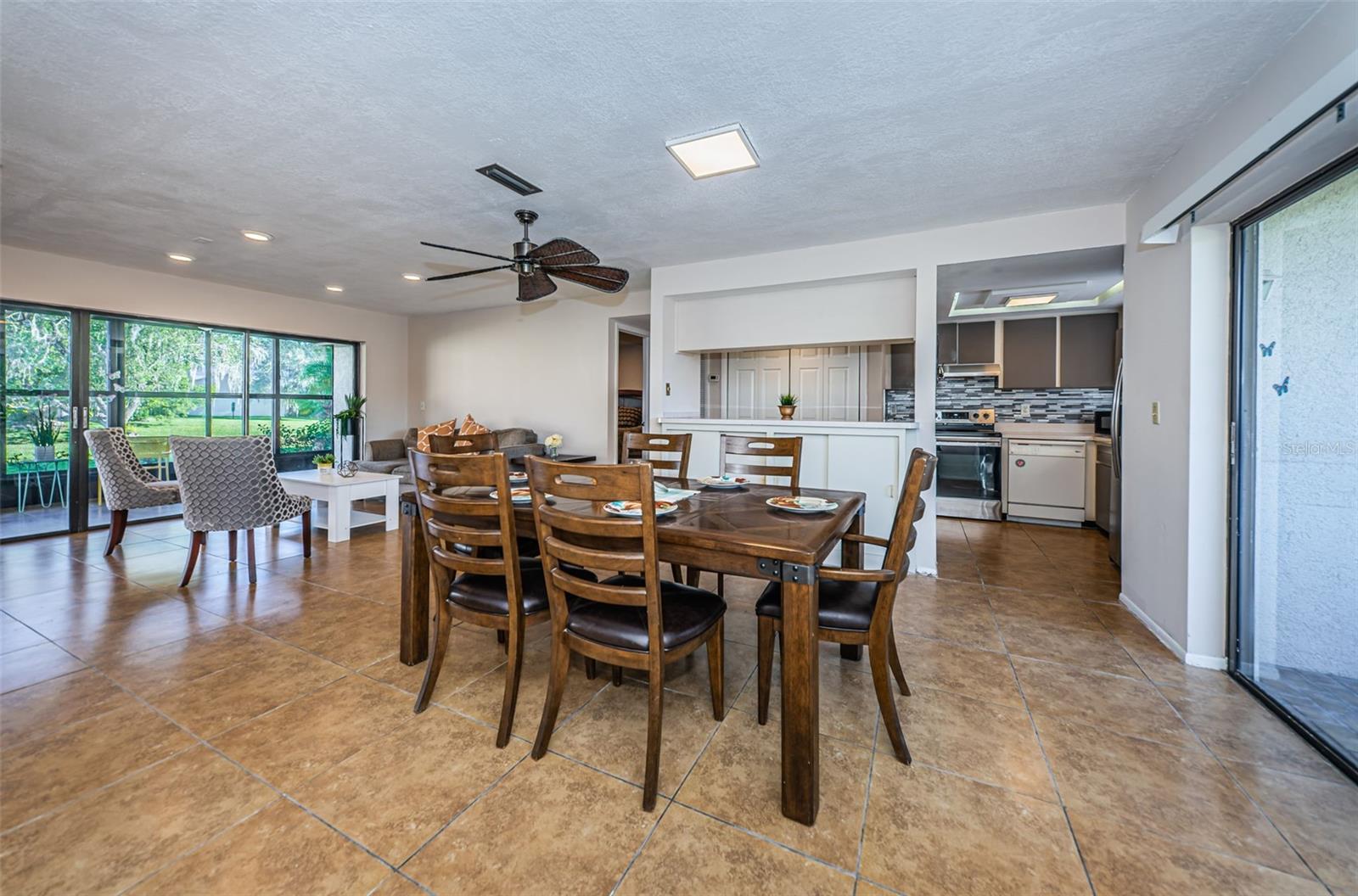 180 INGRID PL — photo 18