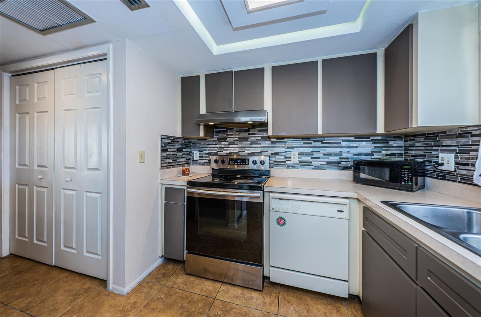 180 INGRID PL — photo 19