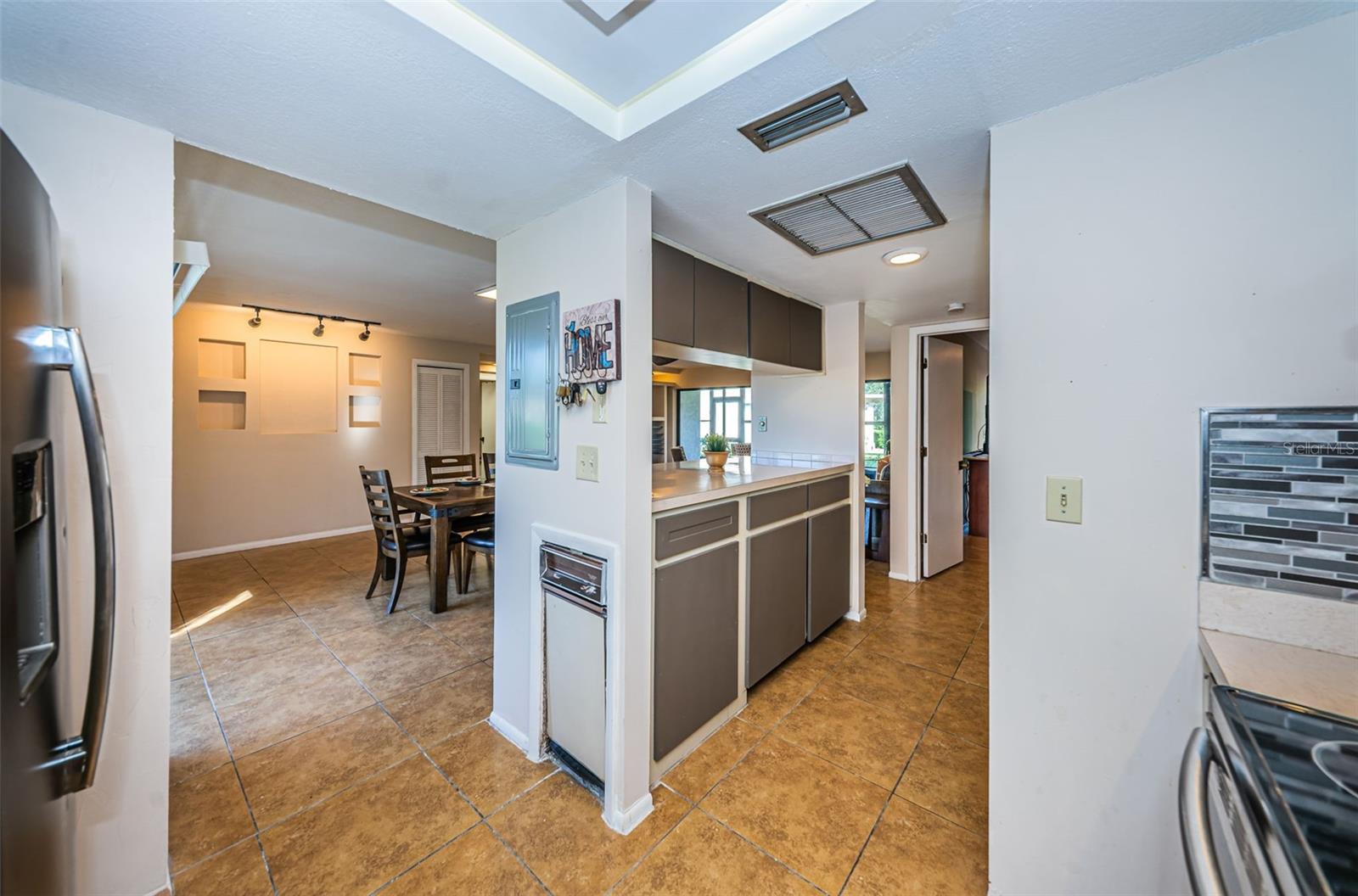 180 INGRID PL — photo 24