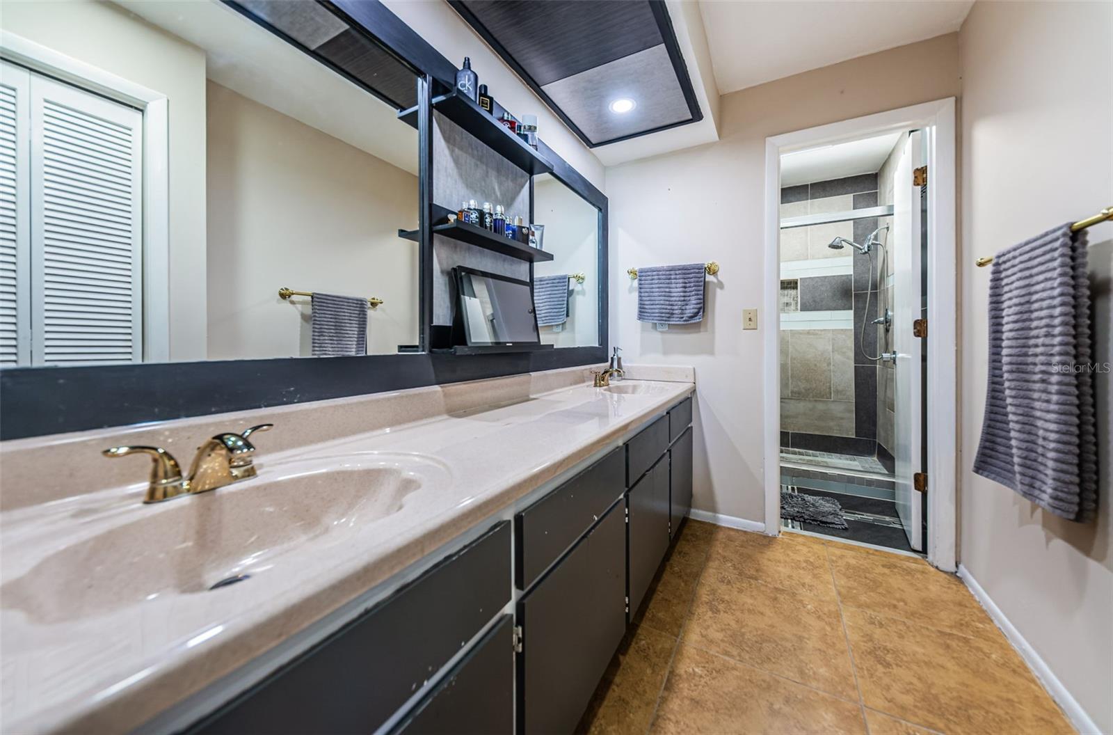 180 INGRID PL — photo 28