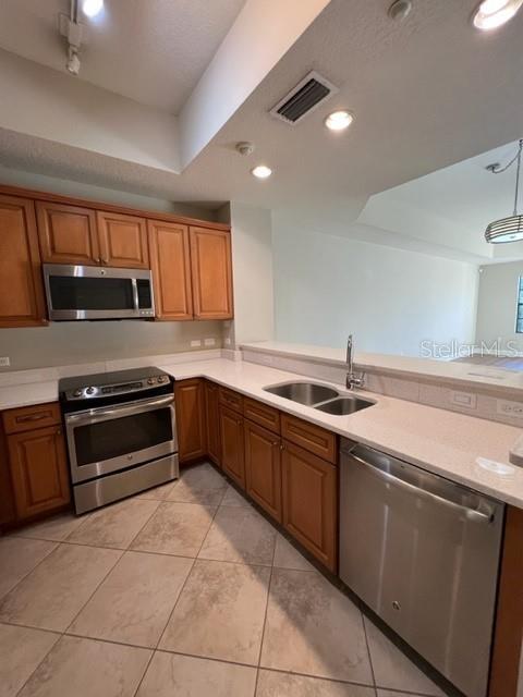 7804 LAKE VISTA CT #305 — photo 3