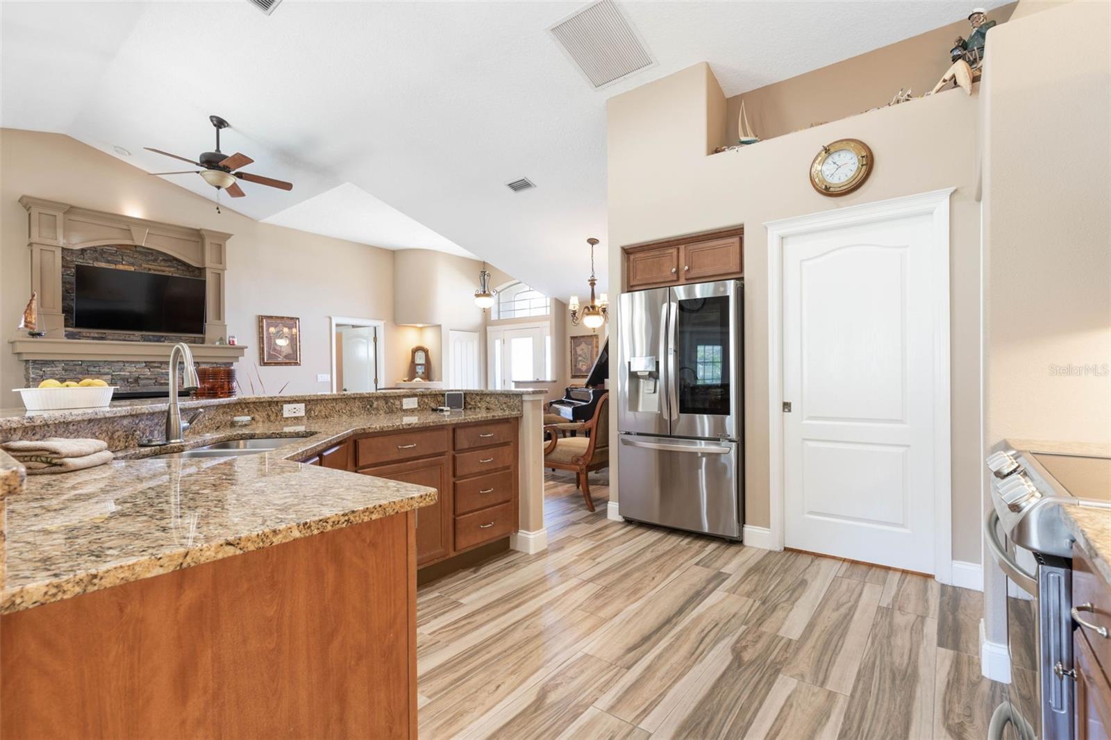 46 WOODWARD LN — photo 12