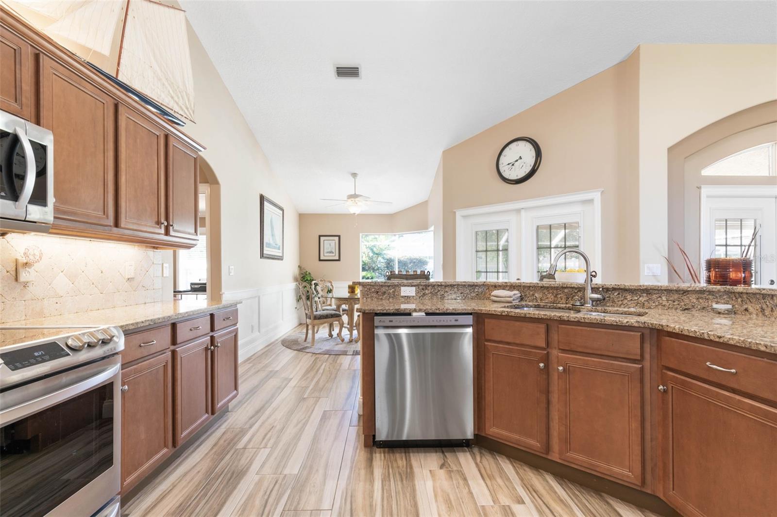 46 WOODWARD LN — photo 15