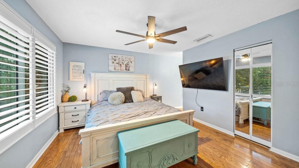 2907 W TRILBY AVE — photo 2