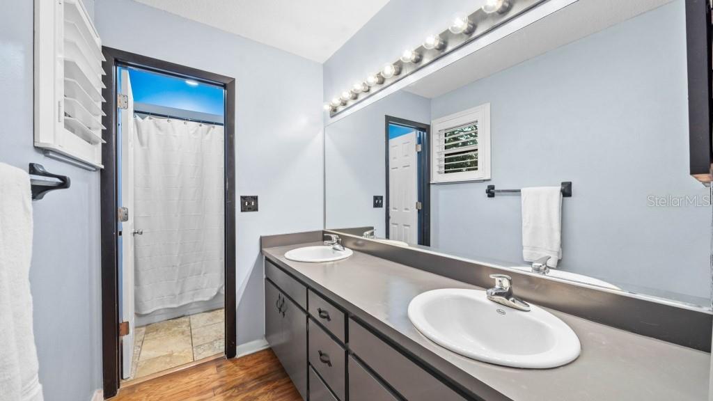 2907 W TRILBY AVE — photo 3