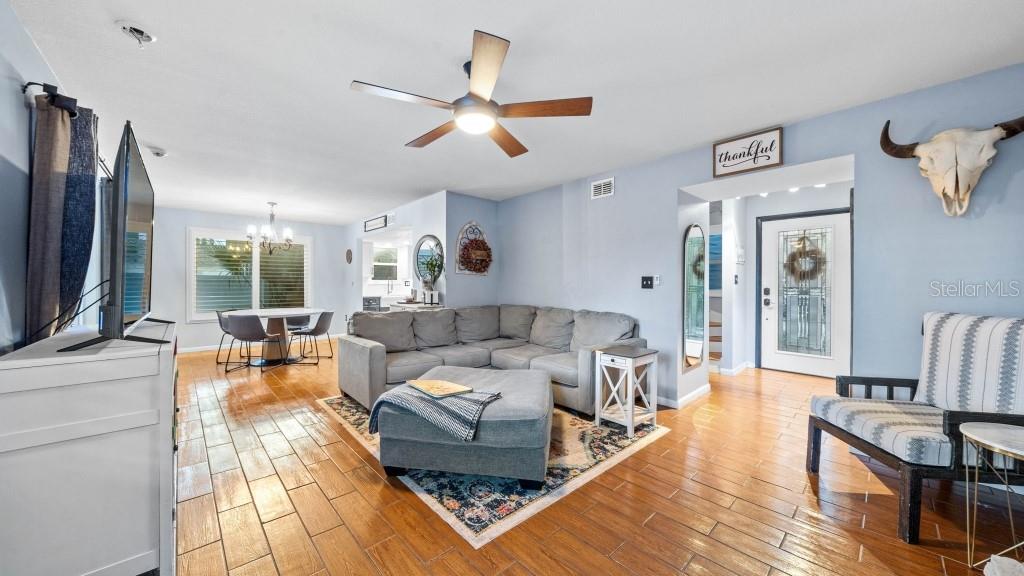 2907 W TRILBY AVE — photo 11