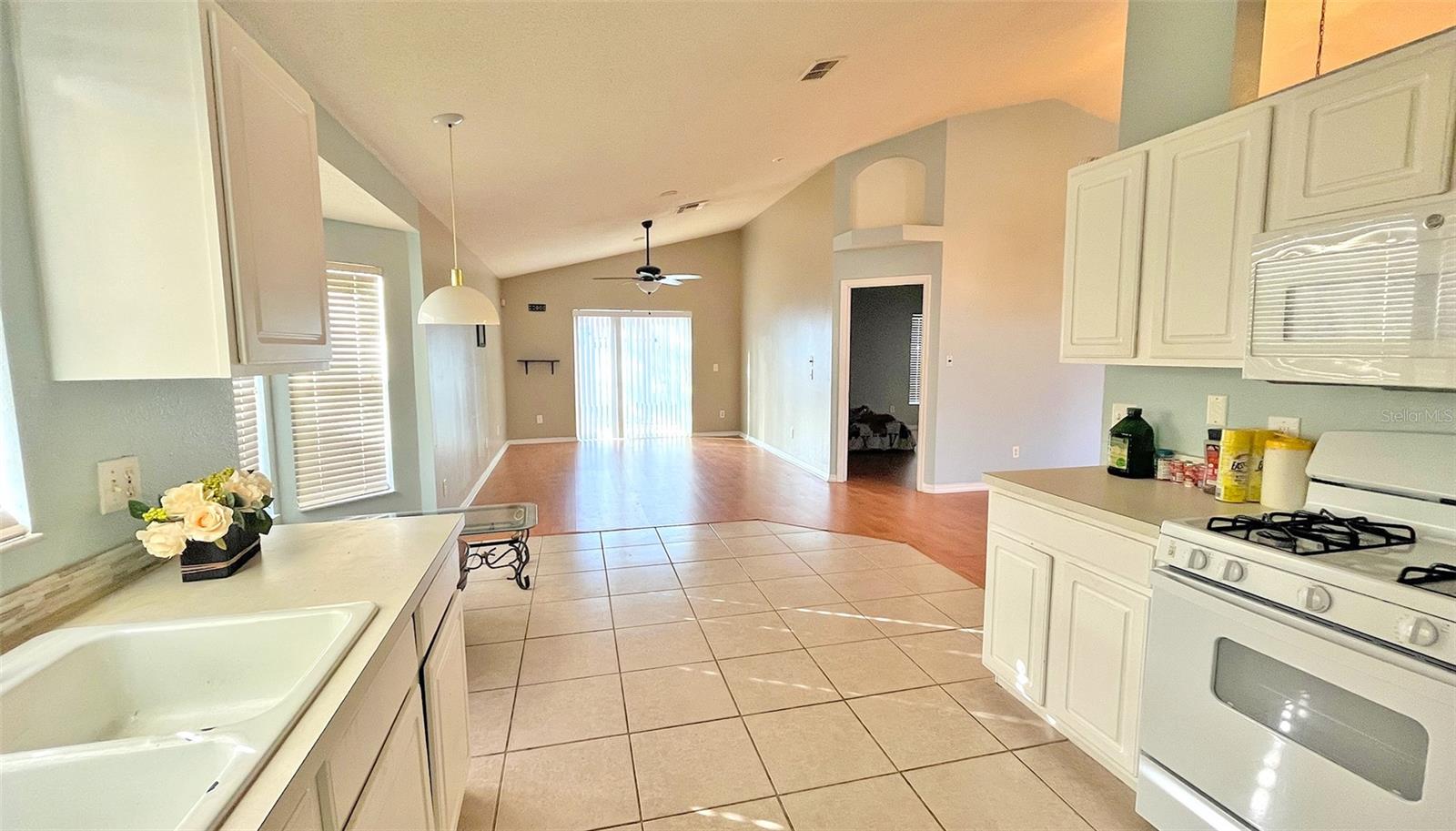 113 CELLO ST — photo 5