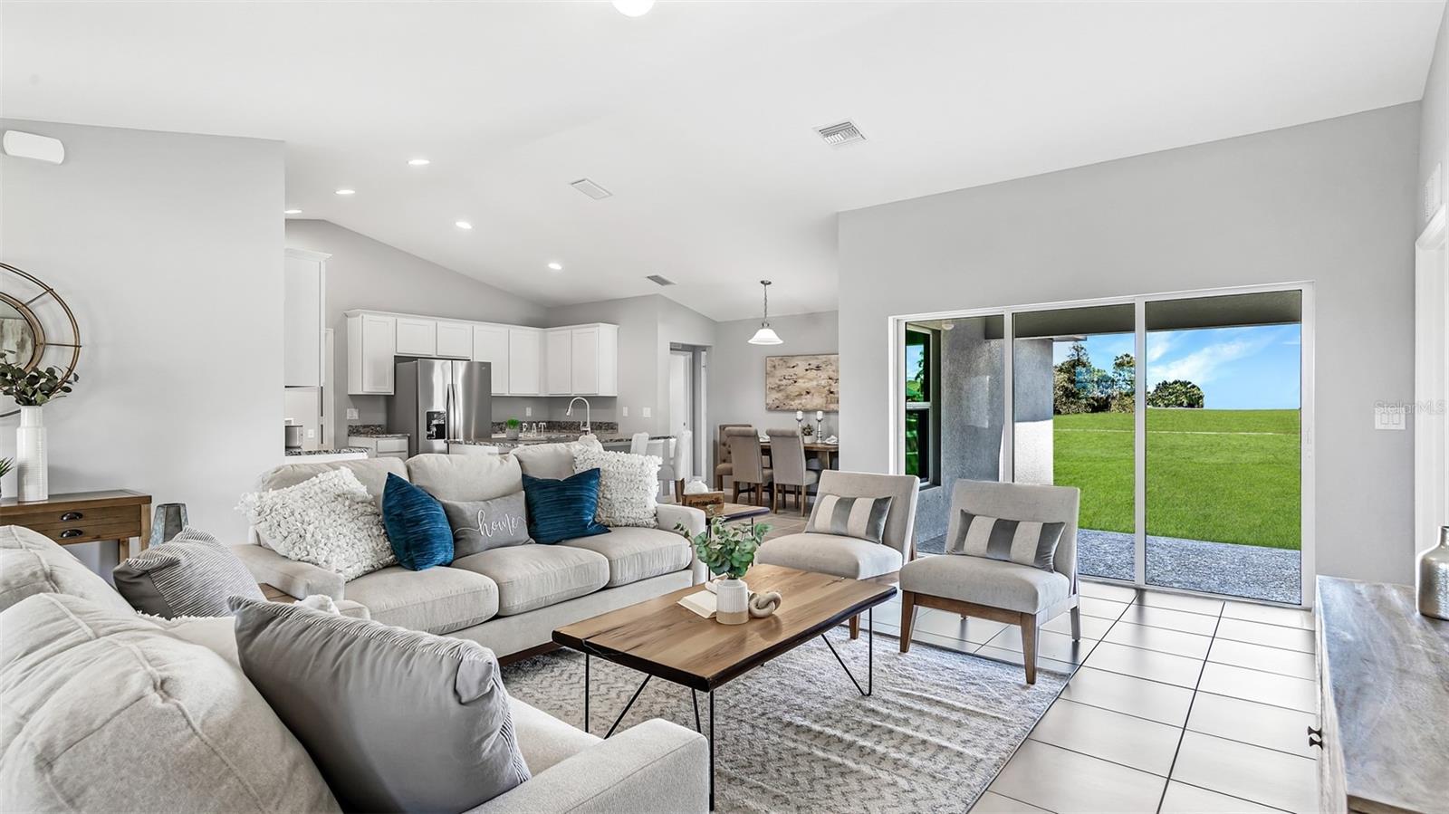 3320 S SAN MATEO DR — photo 2