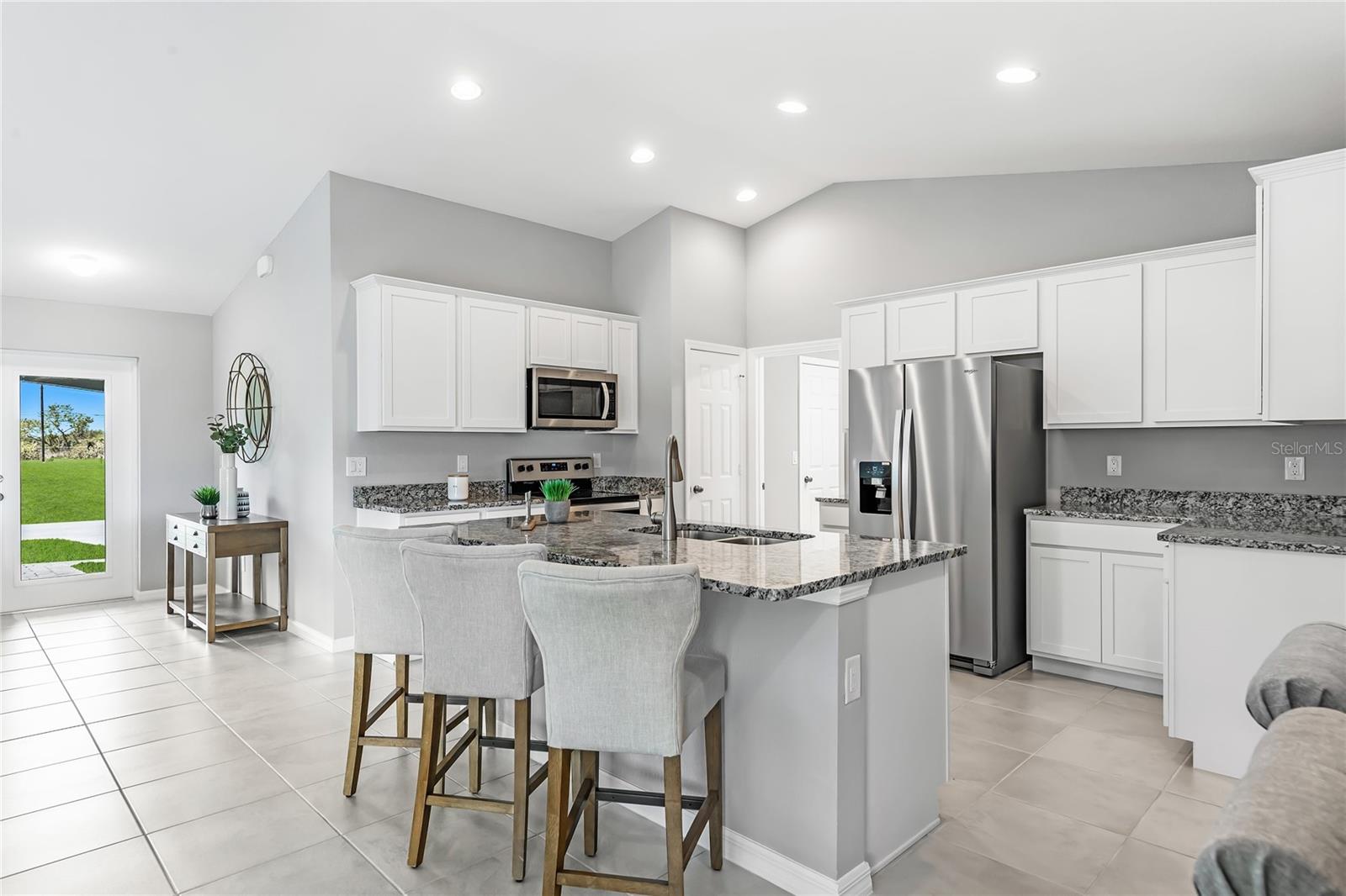 3320 S SAN MATEO DR — photo 4